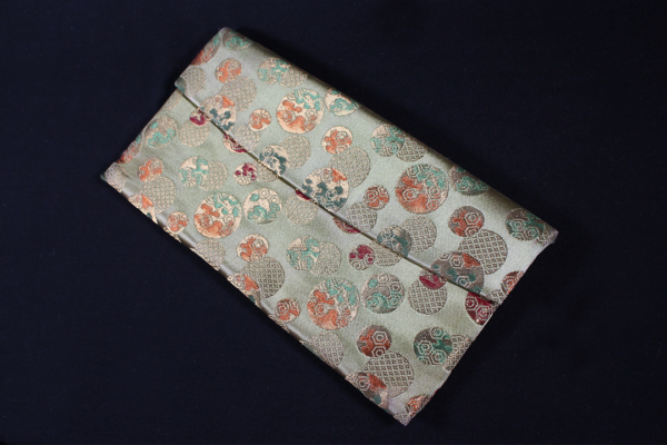 Bachi Clutch