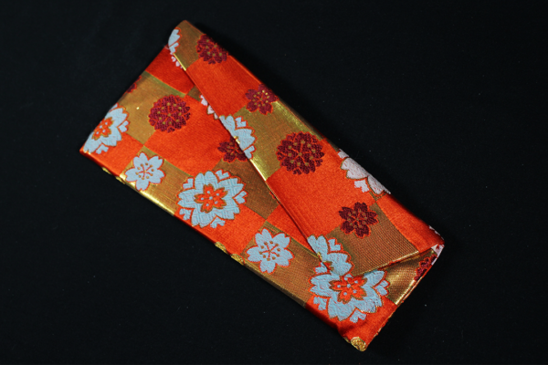 Bachi Clutch