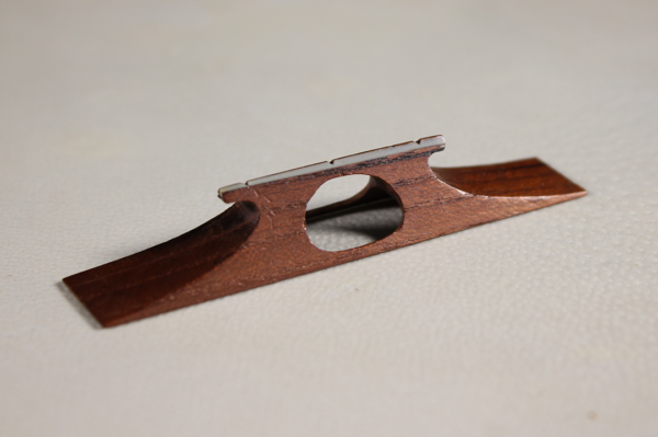 Kouta Koma | Holz mit Knochen-Inlay