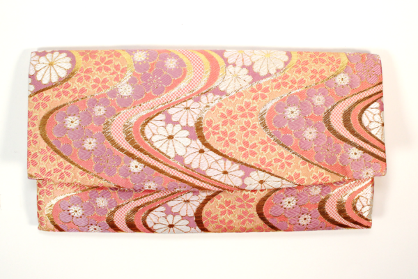 Bachi Clutch - Image 2