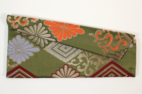 Bachi Clutch