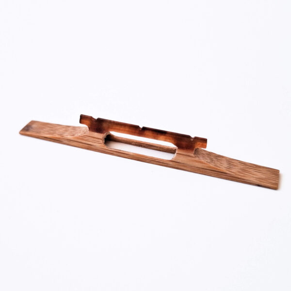 Tsugaru Koma | Bambus mit Bekko Sattel (schmal)