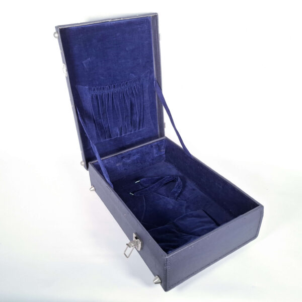 Mitsuori Case | dark blue with blue velvet