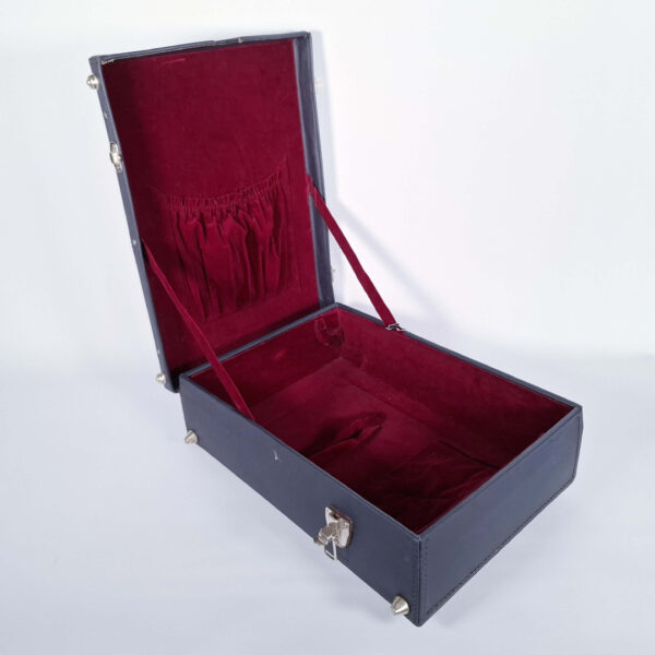 Mitsuori Case | dark blue with red velvet